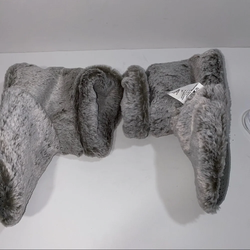 Aroma Home Microwable Gray Faux Fur Slippers - Picture 2 of 5